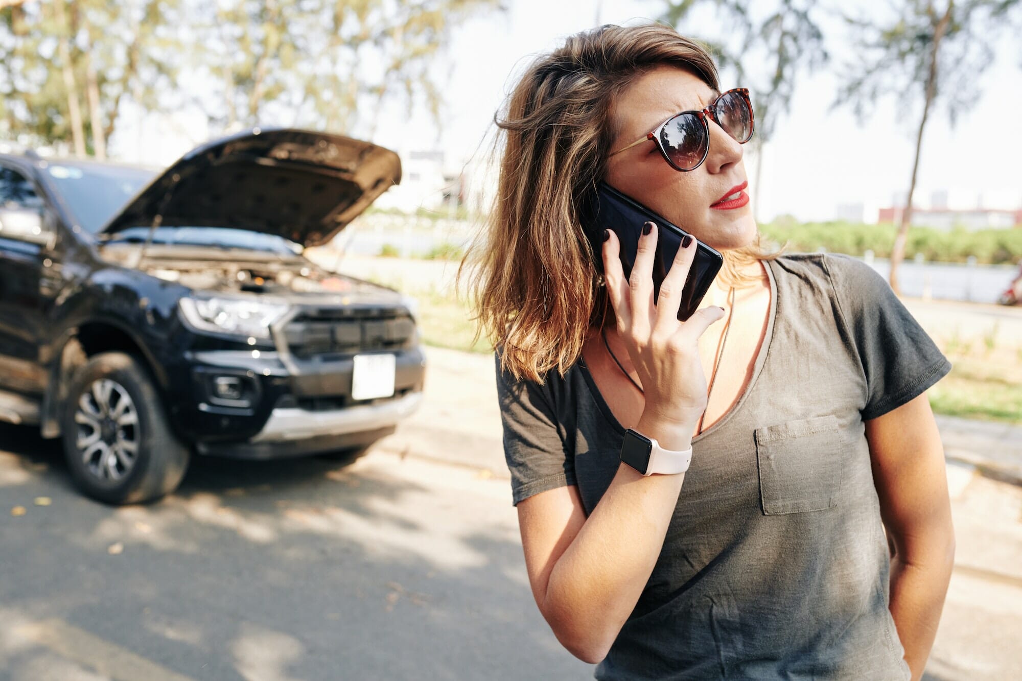 Woman calling to car insurance